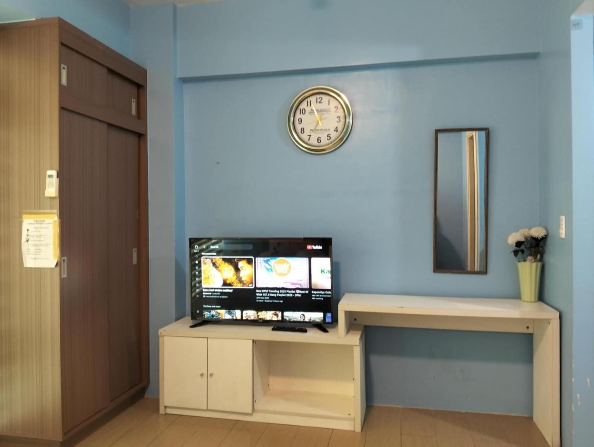 Henry'S Newport Condotel Pasay Exterior photo