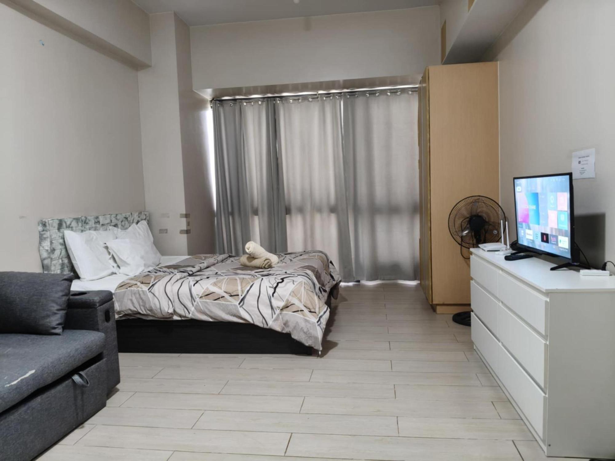 Henry'S Newport Condotel Pasay Exterior photo