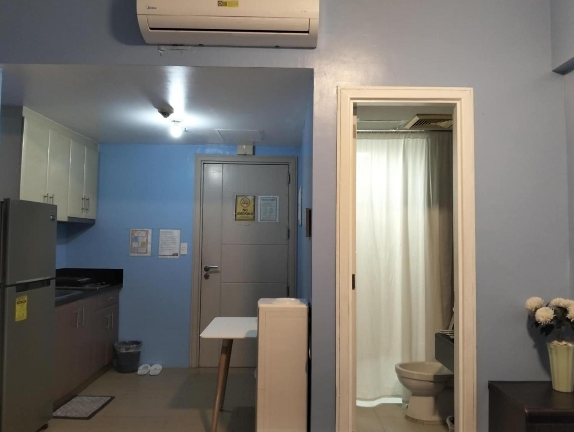 Henry'S Newport Condotel Pasay Exterior photo